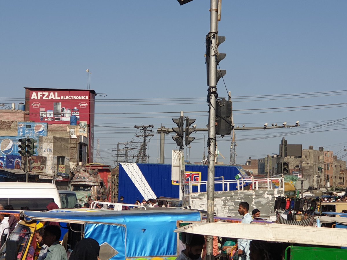 jazzi3034's tweet photo. Shadrah chowk is blocked from all sides https://t.co/eIaZqcINcU