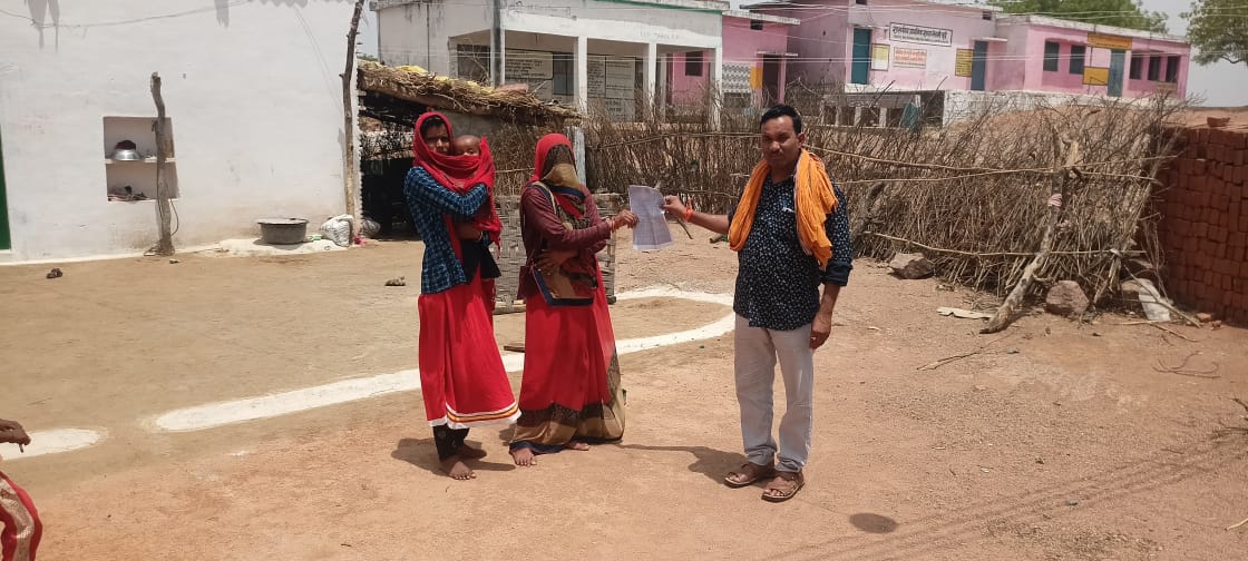 <a href="/NiwariCollector/">Collector Niwari</a> श्री <a href="/tarunbhatnagar8/">Tarun Bhatnagar</a> के निर्देशानुसार निवाड़ी जिले में ग्राम पंचायतों में माननीय मुख्यमंत्री श्री शिवराज सिंह चौहान जी के आवास + के नवीन स्वीकृति-पत्र संबंधित पात्र हितग्राहियों को वितरित किये जा रहे हैं।
#JansamparkMP 
<a href="/JansamparkMP/">Jansampark MP</a>
<a href="/NiwariCollector/">Collector Niwari</a>
<a href="/proniwari/">PRO JS Niwari</a>