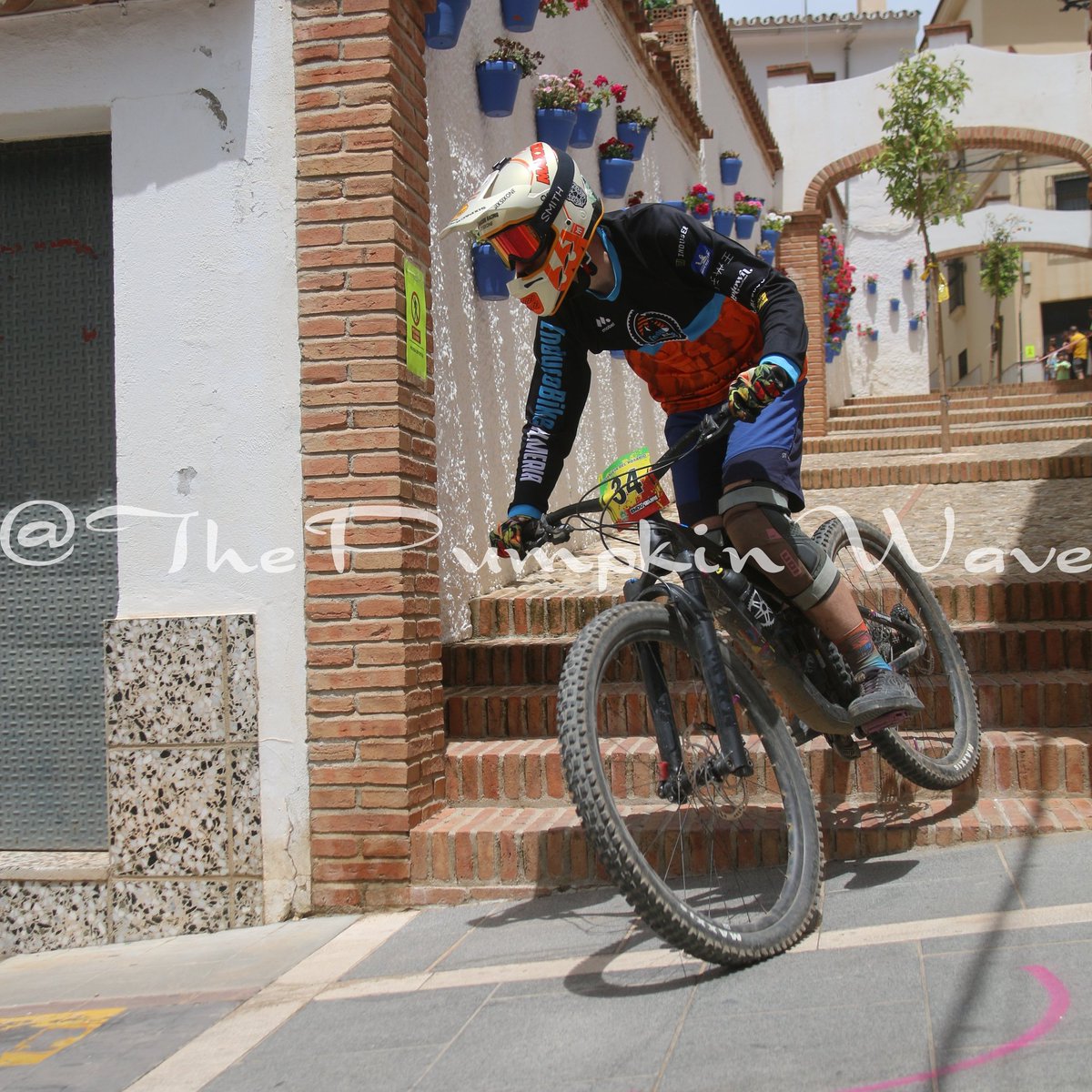 Kito18Torres's tweet photo. Fotitos de Villanueva del Rosario, un finde increíble muchas horas pedaleando y unas bajadas difíciles de apretar.
#cube #villanuevadelrosario #endurobikealmeria #insta360oners #induser #herogo #michelin #dewe #motown https://t.co/PlAGzyy6OF