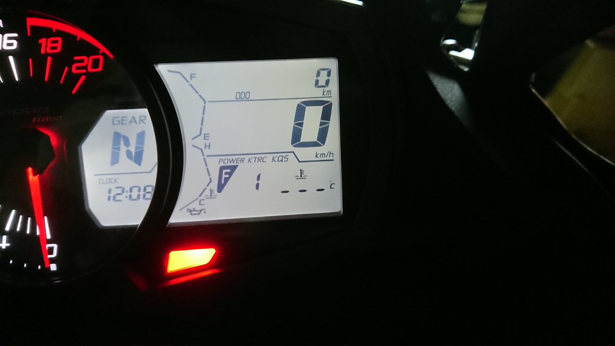 mmine865's tweet photo. おもちゃとして勢いで買ったNinjaZX-25R。
一昨日の日曜まで1㎜も動かして無かった…。
#NinjaZX25R https://t.co/61TM6Q4TQV