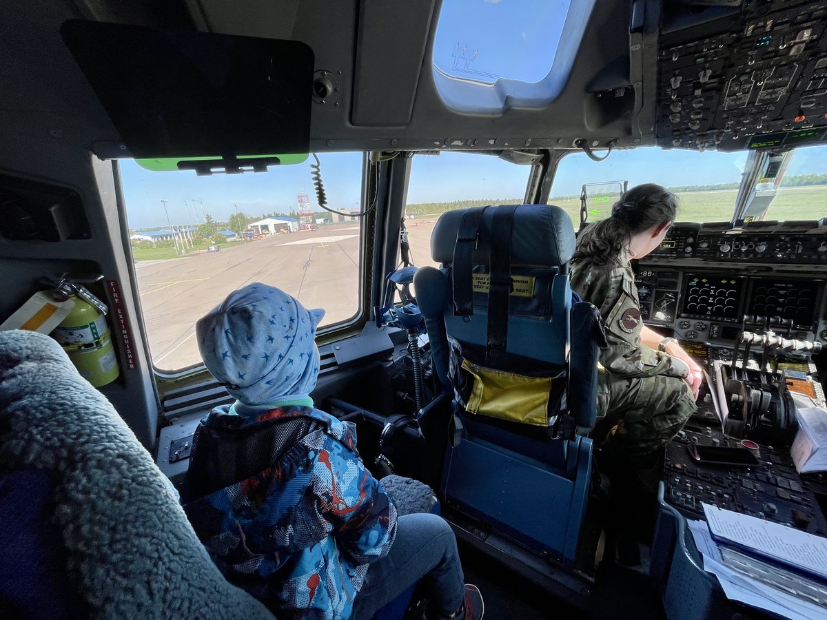 ronaldliive's tweet photo. Look where one tweet can land you in, in the cockpit of the C17 Globemaster III. My son was a bit shy today but he definitely loved it! Thank you @175thWing for the opportunity and your service #Estonia #Siil22 #Siil2022 #Siil https://t.co/7GM5B9nivh
