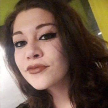 Aydın’ın Nazilli ilçesinde yaşayan 21 yaşındaki Rengin Sena Büyüktarakçı, 21 Mayıs Cumartesi gününden bu yana haber alınamıyor.  Hayatından endişe eden ailesi Rengin Sena Büyüktarakçı’yı görenlerin polis ekiplerine veya 0530 882 18 16 numarayı arayarak bildirilmelerini istedi.