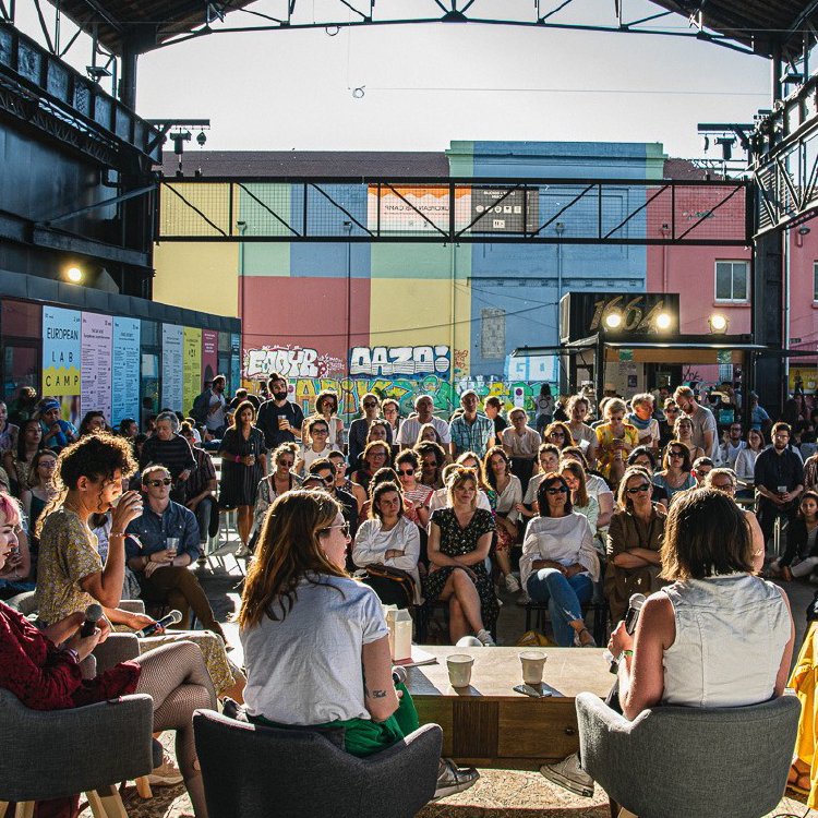 🗣 À côté des Days &amp; Nights de #nuitsso202 a lieu cette année NS Lab du 25 au 28 mai : 4 jours de talks, interviews, workshops &amp; dj-sets entre HEAT, <a href="/H7lyon/">H7</a> et <a href="/hotel71lyon/">Hôtel 71</a>
Des rencontres gratuites, notamment sur la musique, programmées par <a href="/European_Lab/">European Lab</a> !
nuits.so/NS-Lab