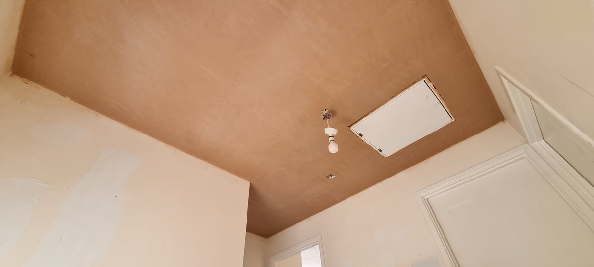 GaVinciPlaster's tweet photo. A couple of small stairwell ceilings reskimmed in Lovedean
#plastering #plasteringuk #plaster #plasterceiling #plasteringlife #plasteringtools #plasteringwork https://t.co/bL49yBogq8