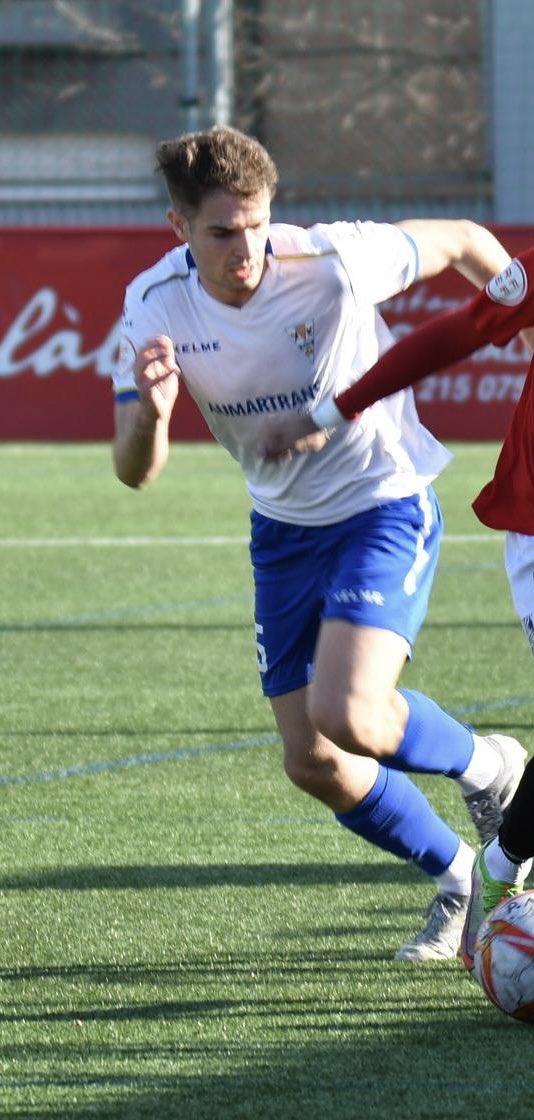 GERARD MARQUILLAS (Medio centro) También puede jugar de central. Formado en la base del <a href="/CESabadell/">CE Sabadell 🧅</a> procede del <a href="/ecgranollers/">ECGranollers</a> de #3RFEF5. Salida de balón, con criterio y destreza. Defensivamente intenso, con recorrido y bueno al corte.
<a href="/GMarquillas/">Gerard Marquillas</a>