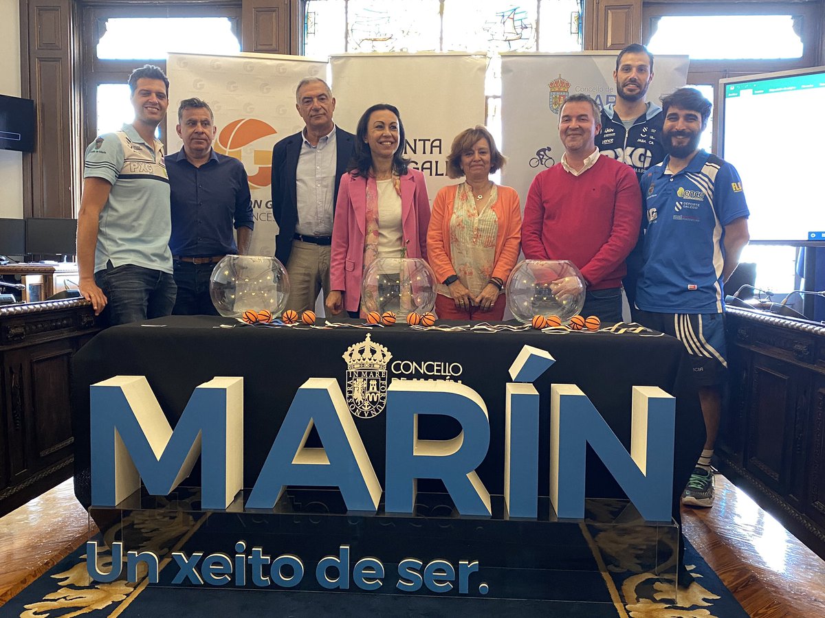 FGB_Baloncesto's tweet photo. Sorteo #FEBInfantilM2022 ⛹🏻‍♂️ da man de👇

👤 María Ramallo, Alcaldesa de @ConcellodeMarin 

👤 Antonio Traba, Concelleiro de Deportes @ConcellodeMarin 

 👤 Luis Santiago, General Manager  @CLUBPEIXEGALEGO 

👤 Susana Fiuza Secretaria General @FGB_Baloncesto 

Gracias a tod@s!!🙌 https://t.co/fXGh4Uj2uy