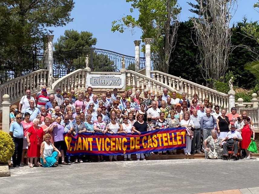 FCBPenyes's tweet photo. 🥰 Diumenge passat la PB Sant Vicenç de Castellet va celebrar la seva Diada de la Dona. 

🤝 Els membres de la Comissió Social Vicky López i Jordi Solé van acompanyar a les més de 100 persones que van participar.

#BarçaPenyes https://t.co/jKrClQLYWY