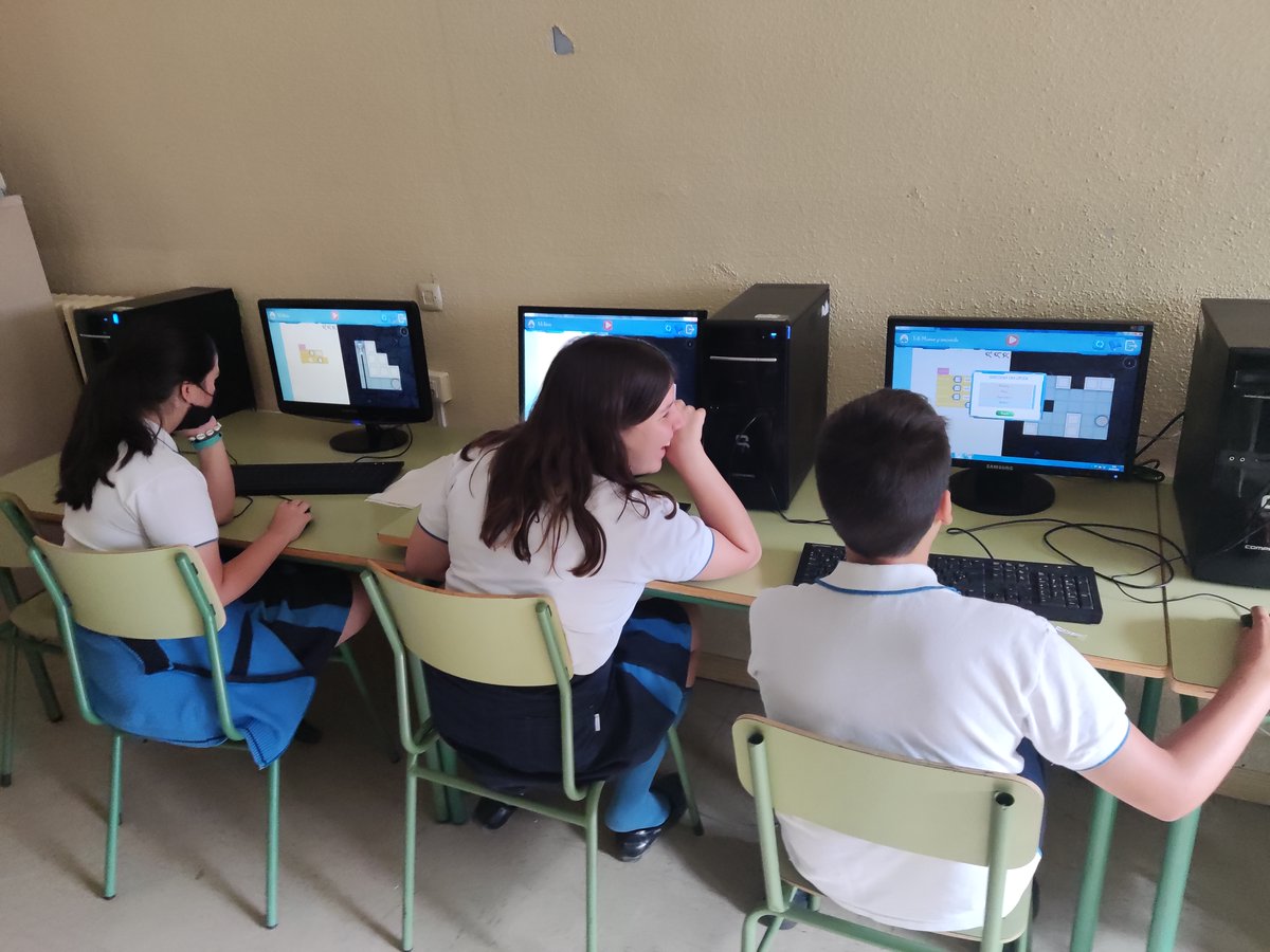 BaltaFM's tweet photo. Fin de las pruebas del #videojuego Articoding de #programación en #Scratch. Hoy con los dos cursos de #1ESO. Gracias @CLaInmaculada!  3 dias, 150+ alumnos, 2h por alumno  #pensamientocomputacional
#tecnologiaeducativa @informaticaucm @emadridnet https://t.co/VNuqUJ5Jz9