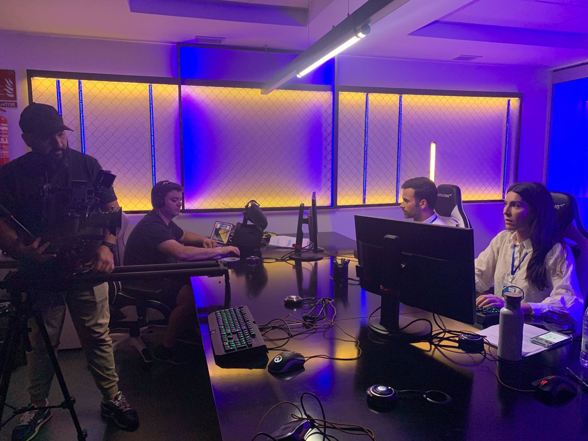 PsicosoftRedes's tweet photo. Después de semanas de diseño de guiones y validaciones para un proyecto con una multinacional financiera, llega el momento de darles vida con el equipo audiovisual de @PsicosoftRedes  y con nuestros actores. 
🤫¡Silencio, se rueda!
https://t.co/iK5LAW6W8n https://t.co/59udHy3Ozw