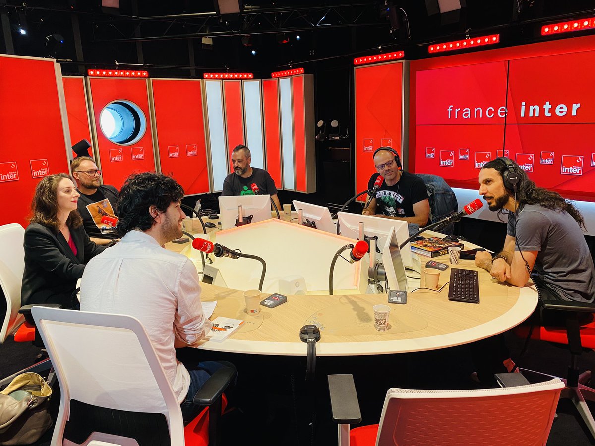 PlaylistSociety's tweet photo. On est sur @franceinter pour un spécial @BlockbustersFI by @fredsigrist sur Mad Max !

Avec @MelvinZed, l'auteur du massif "Mad Max - Ultraviolence dans le cinéma" (@EditionsRififi), et @LepineEl et @alexandremathis pour notre "Mad Max, au-delà de la radicalité" + @Dedodante. https://t.co/qBeRNyRJiH