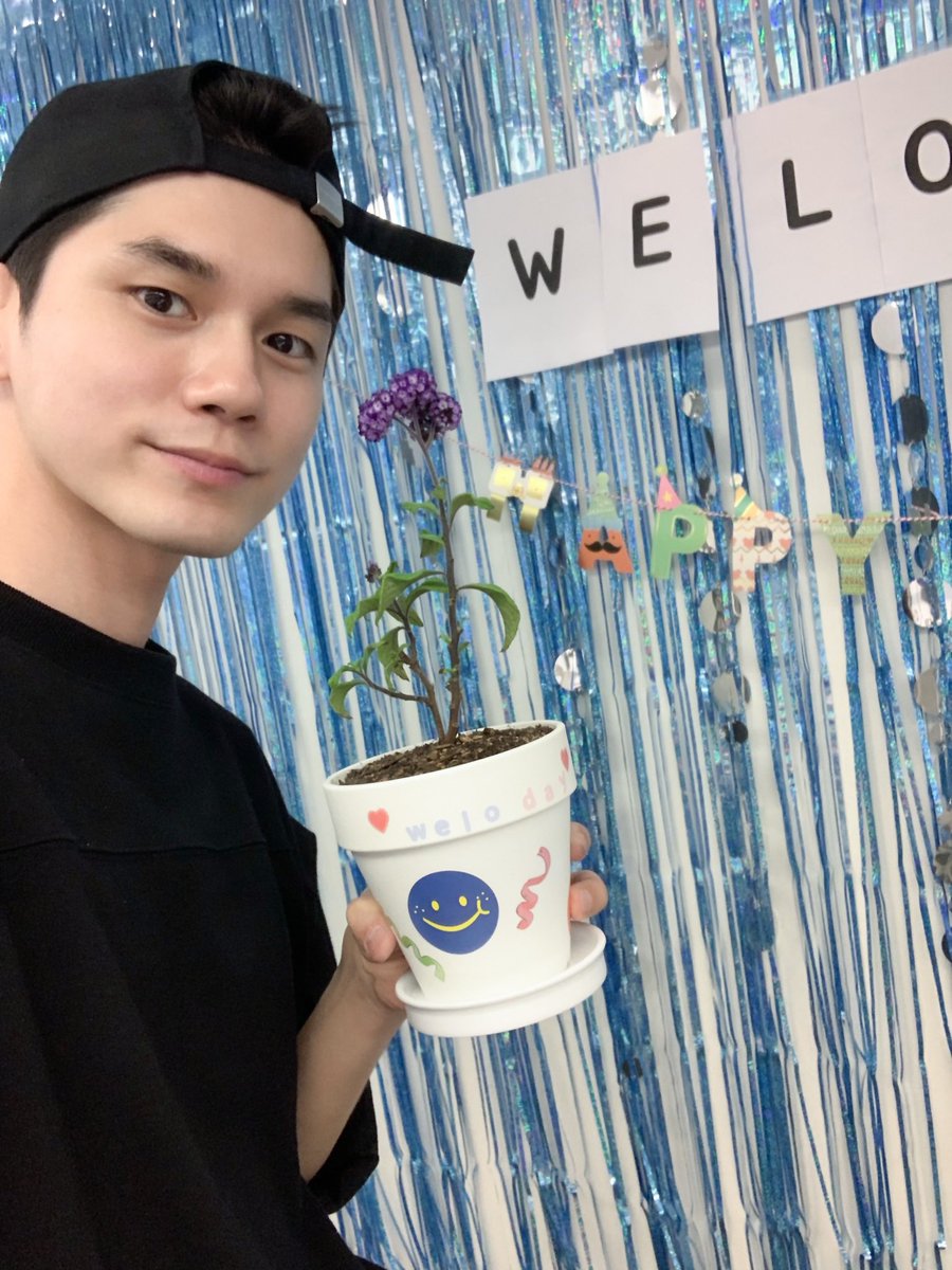 ✨ #Happy3rdWELOday ✨

WELO Happy Birthday 🎉
#옹성우 와 #위로 가 만난지 벌써 3년💙
소중한 세번째 생일을 기념하며 앞으로도 평생 행복하게 서로의 위로가 되어봅시다🥰

#HELLO_WELO_DAY #위로세살축하해 #ONGSEONGWU #WELO