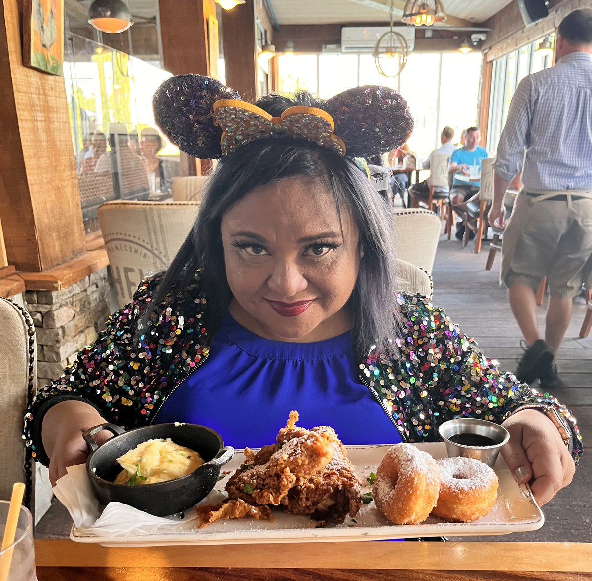 JessilynCarver's tweet photo. @AlaskaAir Chef Art Smiths Homecomin’ at Disney Springs in Orlando. https://t.co/G2psln8emR