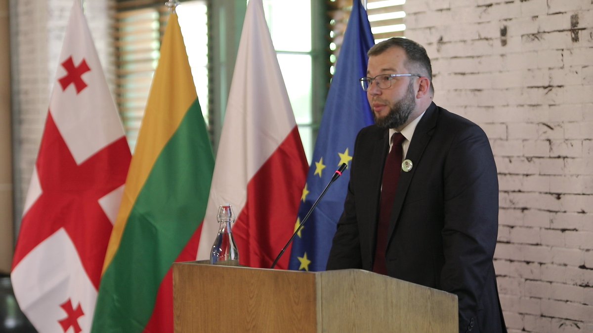 MFIPR_GOV_PL's tweet photo. 💬Obecny projekt partnerski jest poświęcony bardzo wrażliwemu i niezwykle istotnemu tematowi, jakim jest bezpieczeństwo drogowe. Zmniejszenie dużej liczby wypadków jest najważniejszym oczekiwanym efektem projektu współfinansowanego przez Unię Europejską - min. @GrzegorzPuda.
🇵🇱🇬🇪 https://t.co/cW2YKTtnvS