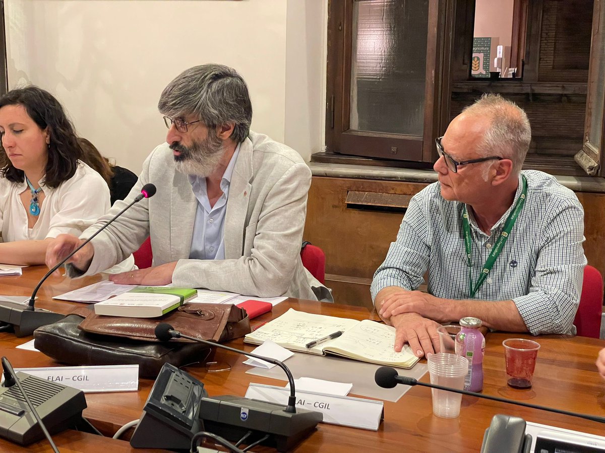flaicgil's tweet photo. 📣 SIGLATO #CCNL OPERAI #AGRICOLI E FLOROVIVAISTI 
Nel rinnovo contrattuale è previsto un aumento salariale del 4.7% nel biennio che sarà erogato in tre tranche.                         Per approfondire 👉https://t.co/F9HLwPssEr https://t.co/VeXD2lUbJc