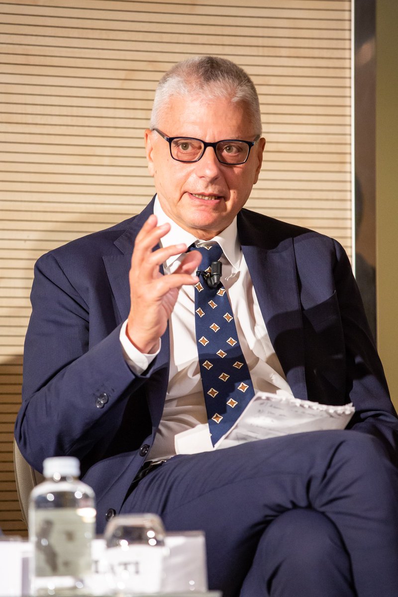 Ambrosetti_'s tweet image. &quot;Spesso si critica la #PA ma poi il cittadino tende a privilegiarla nella scelta, ad esempio tra poste e corriere privato.&quot; Antonio Amati, Almaviva #TFW2022 #TechForum2022PA