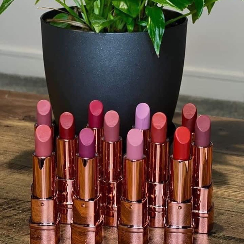 𝘼𝙧𝙚 𝙮𝙤𝙪𝙧 𝙡𝙞𝙥𝙨 𝙎𝙪𝙢𝙢𝙚𝙧 𝙧𝙚𝙖𝙙𝙮? 

Get your lips summer smooth &amp; pout perfect with our gorgeous Sun Kissed Essentials Lip set 😍

💋 Foaming Lip Scrub 
💋 Satin Matte Lipstick - Our
💋 Lip Gloss 

Ask me about VIP discounts 😁

urban-retreat.com/me/lynn-darlin…