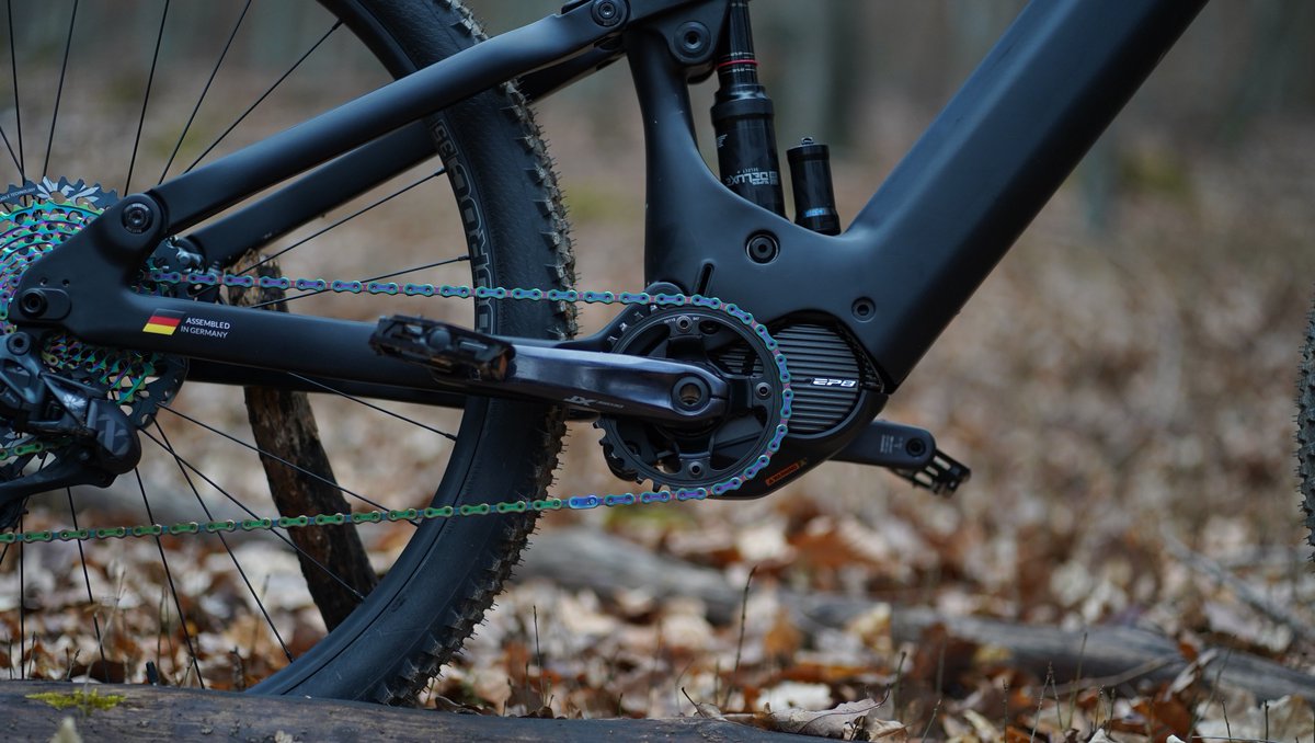 SilverbackBikes's tweet photo. S-Electro Pro CF: Lightweight, and packed!
1. Big power and big suspension go hand in hand for a super fun, super-capable bike
2. Shimano XT 4 Pot brakes offer unmatched stopping power.
4. There is more: https://t.co/uy9PAkWAA3
#SilverbackBikes #SElectro #eBikes #BornToBeFast https://t.co/liHEJRyHdX