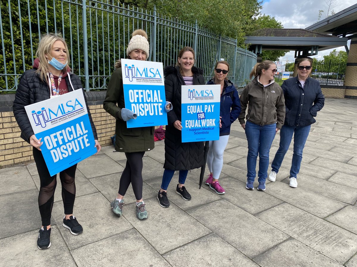 PALMSoc's tweet photo. Tallaght University Hospital on picket line #medicalscientists https://t.co/R5Vy8xVWQN