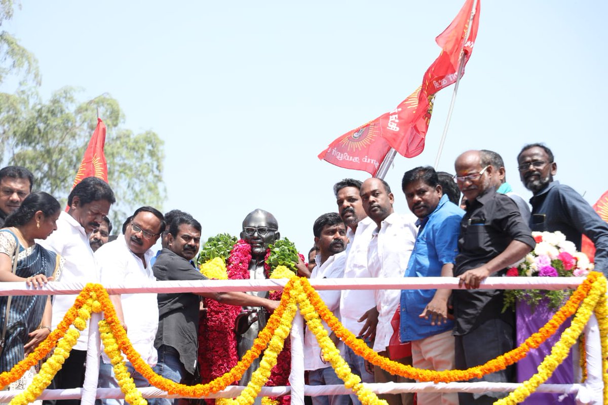 SeemanOfficial's tweet photo. ‘நாம் தமிழர்’ நிறுவனத் தலைவர், ‘தமிழர் தந்தை’ ஐயா சி.பா.ஆதித்தனார் அவர்களின் 41ஆம் ஆண்டு நினைவுநாளையொட்டி இன்று 24-05-2022 சென்னை எழும்பூரில் அமைந்துள்ள ஐயாவின் திருவுருவச்சிலைக்கு நாம் தமிழர் கட்சி சார்பாக மாலைஅணிவித்து மலர்வணக்கம் செலுத்தியபோது... https://t.co/iq85Uwq9oO