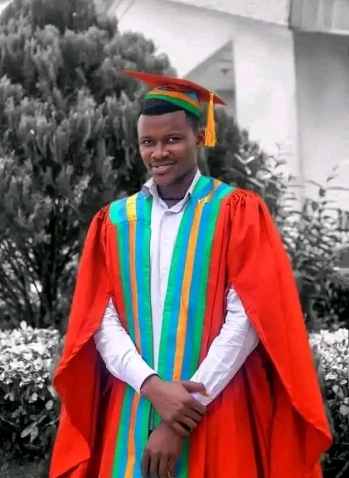 emmabasseyy's tweet photo. Daniel Pius is the only son to  his mom, he's a 200L student of #aksu , he's currently in the hospital struggling for his live. He went to the stream on the may 2 ,dived and unfortunately broke his SPINAL CORD. He needs 5.8M to. remain Alive. Please help #SaveDanielpius https://t.co/Oomq9RkZDh