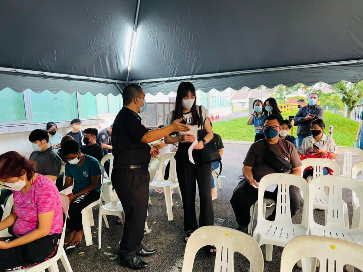 Syukur Alhamdulillah.

Saya ingin mengucapkan jutaan terima kasih kepada Jabatan Imigresen Malaysia (JIM) Johor yang prihatin dengan rungutan para pelanggan yang berurusan.

1/5