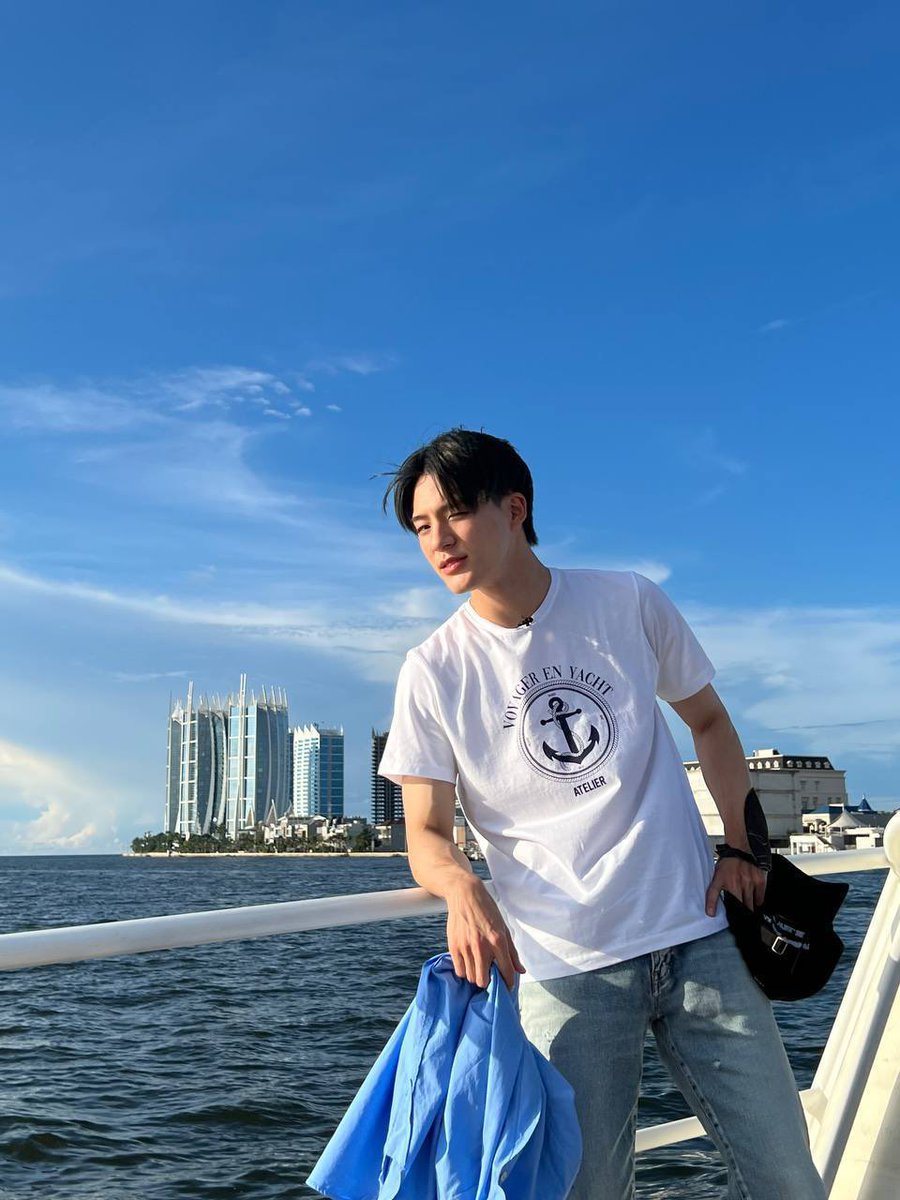 I never was too scared to jump in, but isn’t the sky really high that it attracts Icarus to fly high and burn his wings? Hence, it never failed to make you feel blue, no?