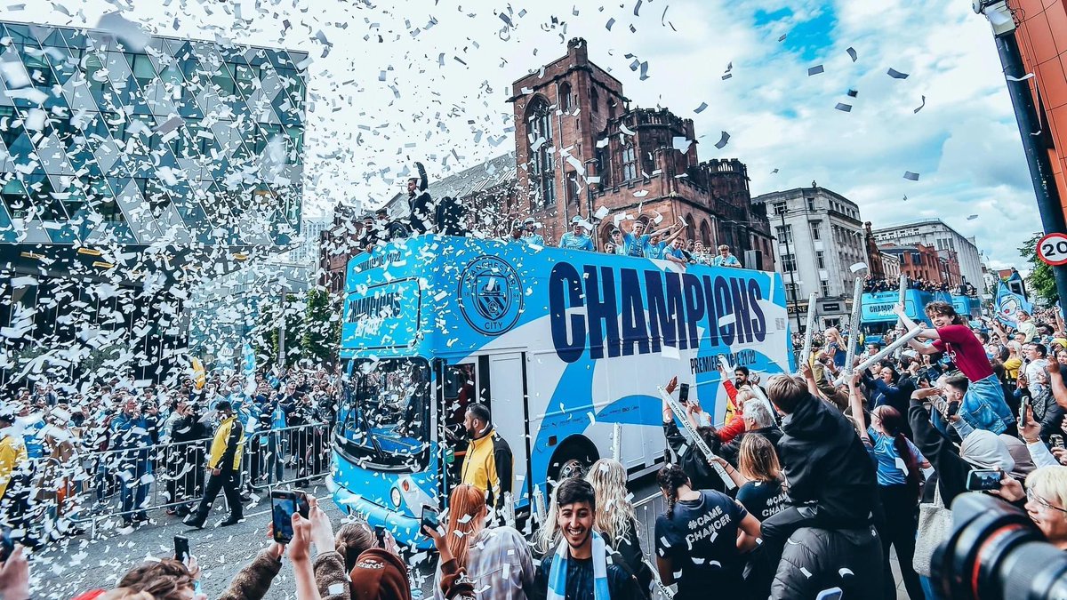 Khunthan021's tweet photo. Manchester is Blue 💙🤍 https://t.co/vn2vsWEhRp