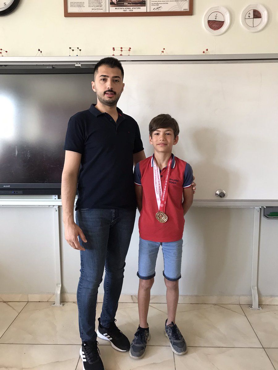 omerrusluu's tweet photo. Gaziantep’in en hızlısı. Spor şehri Gaziantep’in 12 yaş kategorisinde hem Nizip hem de Gaziantep’te  1. olarak bizleri gururlan öğrencime başarılar dilerim. Darısı Türkiye birinciliğine 🥇@AlkanIlkokulu @hsnSnmz27 @mgurler27 @NizipilceMEM @Cgnde https://t.co/X6Ti9Doqg3