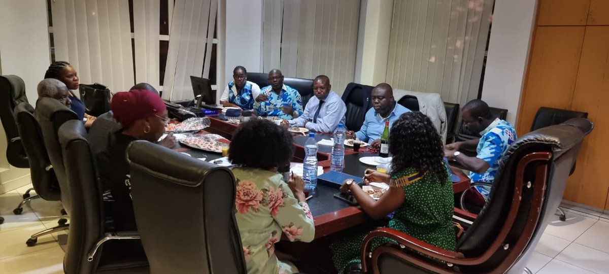 RotaryDoyen's tweet photo. #rรฉunion statutaire du 23/05/2022
Reprise de nos rรฉunions statutaires.
La prรฉsidente Manuella EYOUM a รฉvoquรฉ de nombreux sujets pour lโannรฉe en cours et la nouvelle annรฉe .
La rรฉunion s'est terminรฉe par le pot de lโamitiรฉ
#RI
#ServirPourChangerDesVies
#D9150
#RCLBVDOYEM https://t.co/oOYWADxR56