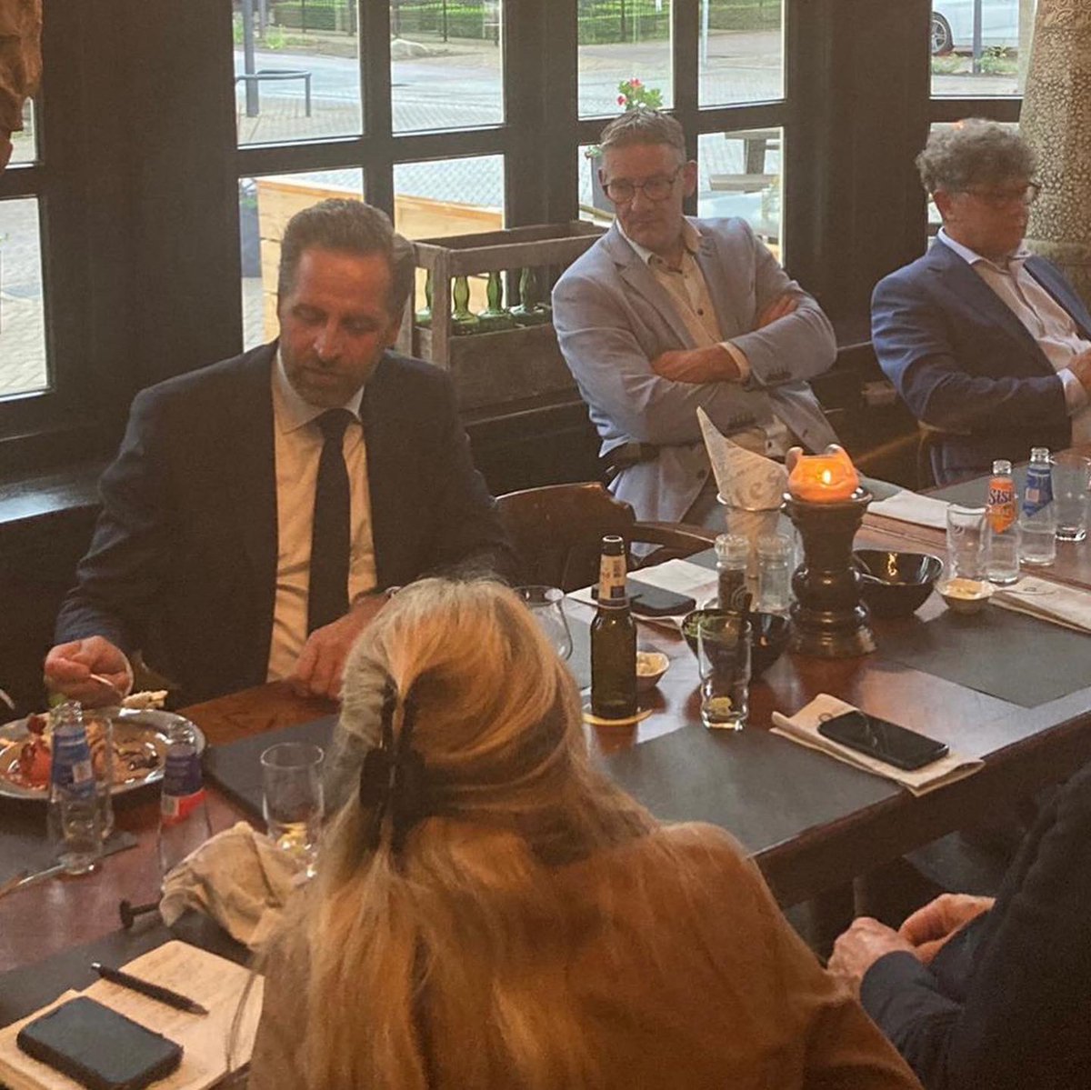 🏡 Minister <a href="/hugodejonge/">Hugo de Jonge</a> was in Drenthe! Onze fractievoorzitter <a href="/EgbertKnorren/">Egbert Knorren</a> sprak de minister over de lokale problemen op de woningmarkt.

We hebben de minister veel input mee kunnen geven en gaan ervan uit dat hij dit meeneemt in zijn besluiten. Fijn wonen in #Meppel!