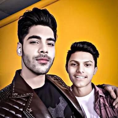 _simbanagpal's tweet photo. Meet With Actor Simba Nagpal ❤
#SimbaNagpal #actor #Bollywood #BiggBoss15 #shooting @simbanagpalwrld @SimbaNagpal7 @CrushNagpal @52payalsharma @armeniansimba @BestofSimba @savagex_simba @simba25_x @simba_fan_cafe @Simba_Hft @Simba_x_star007 @Simbafans2 @simbamatters https://t.co/mcLV3rPDhC