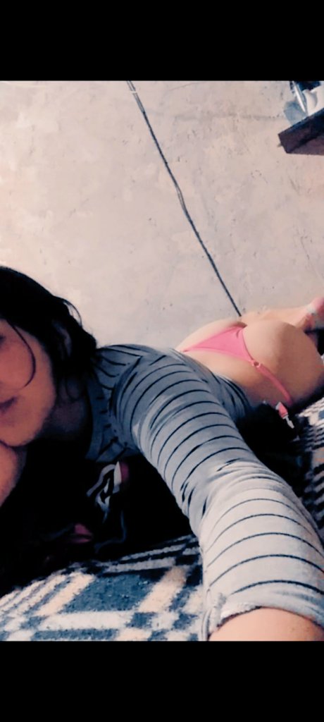 maruu21_'s tweet photo. Vendo contenido al mp jajsa😁🤭😈 https://t.co/omqxJOFUeF