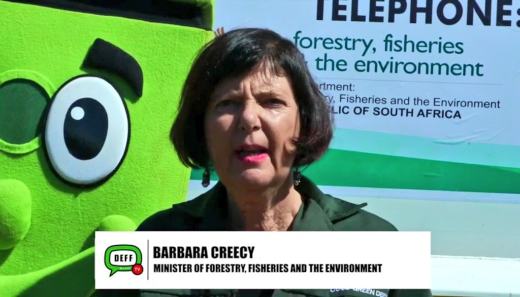 WATCH: Minister <a href="/BarbaraCreecy_/">Minister of Environment, Forestry & Fisheries 🇿🇦</a> launch the R44.5 million national waste collection &amp; landfill management fleet intervention at Collins Chabane Local Municipality in <a href="/VhembeDM/">Vhembe District Municipality</a> here youtu.be/iB8BW9zVDdA

#GoodGreenDeeds #WasteManagement
