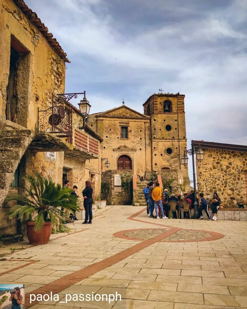 CalabriaTweet's tweet photo. Nel cuore della Calabria grecanica. Grazie a @paola_passionph per questo scatto da Gallicianò, nel Comune di Condofuri (RC)!
#gallicianò #condofuri #reggiocalabria #calabriatweet #visit #visititaly #travel #borgo #borghi #viaggiare #viaggi #calabriagreca… https://t.co/2JKZZHeVWz https://t.co/A3uMIQnPX9