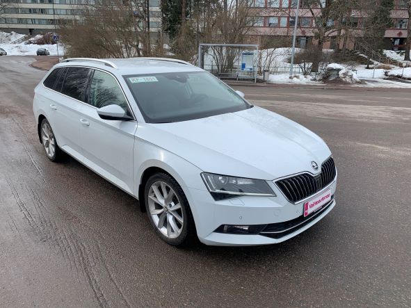 Koeajossa vähän käytetty Skoda Suberb

kaasujalka.fi/2022/05/24/koe…