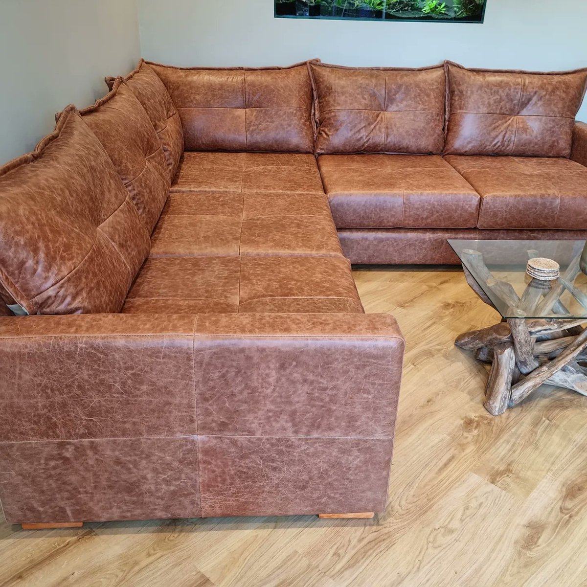 Bespoke 3m x 3m corner sofa 45" deep frame made in futura selvaggio bridle leather ,delivered this week .
#futuraleather #bespoke #sofasmadetoorder