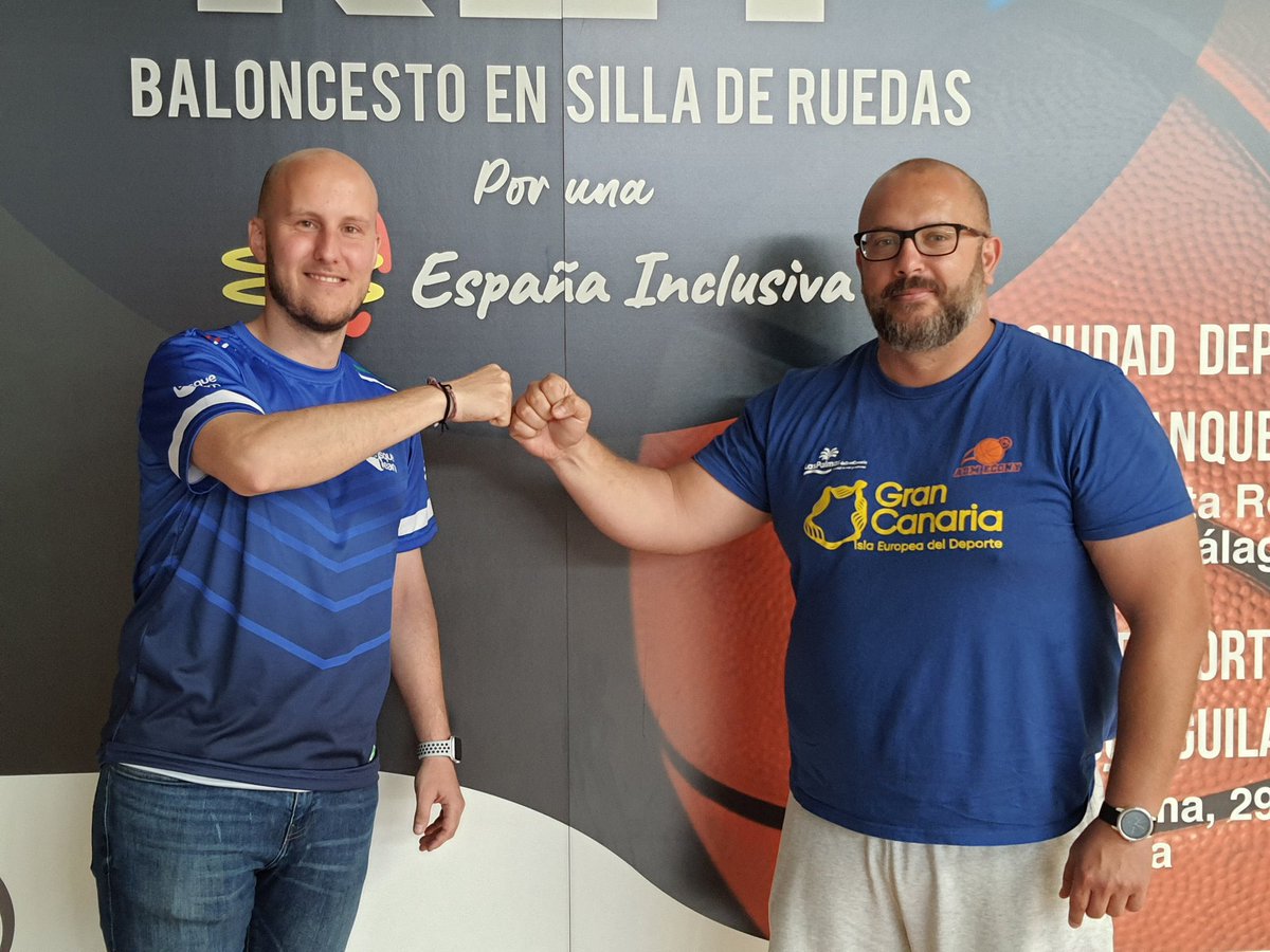 live_vuvuzela's tweet photo. 🆒  ¿Contamos contigo? 🆒

🏆 ¡HOY a las 21:30 horas tienes una cita con 𝐋𝐈𝐕𝐄 𝐁𝐒𝐑! 🏀

🗓️  Especial último programa con la #CopaReyBSR y muchísimo más 🔥

📱 https://t.co/QshAIC1Dwe 📺 

🤵‍♂️ Con @AdrianMenddez y @FelipeSantorioP

#CorreLaVoz #LiveBSR https://t.co/JovdrIhqEq
