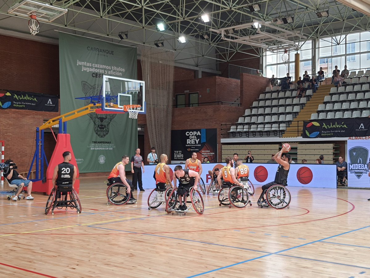 live_vuvuzela's tweet photo. 🆒  ¿Contamos contigo? 🆒

🏆 ¡HOY a las 21:30 horas tienes una cita con 𝐋𝐈𝐕𝐄 𝐁𝐒𝐑! 🏀

🗓️  Especial último programa con la #CopaReyBSR y muchísimo más 🔥

📱 https://t.co/QshAIC1Dwe 📺 

🤵‍♂️ Con @AdrianMenddez y @FelipeSantorioP

#CorreLaVoz #LiveBSR https://t.co/JovdrIhqEq