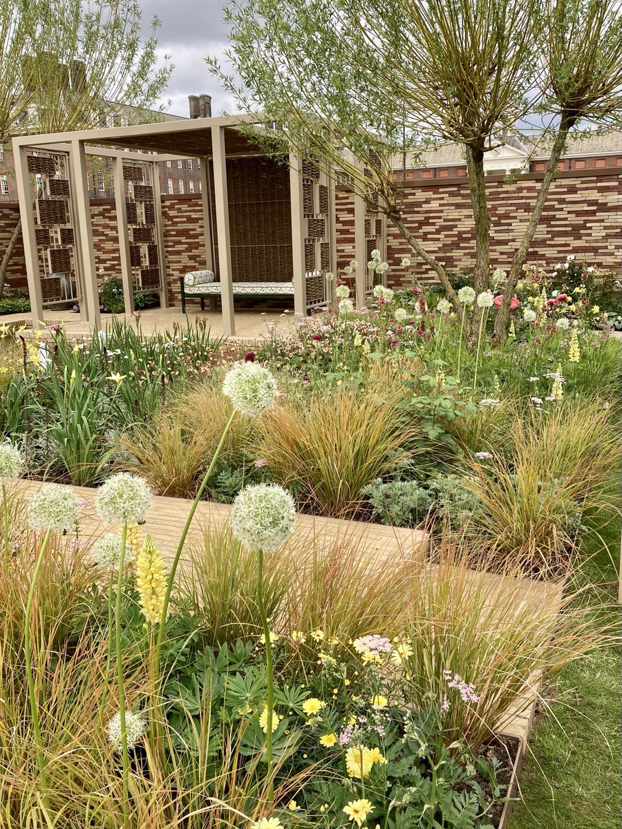 AnneCuthbertson's tweet photo. It was a pleasure to meet Cath Kidston at The Stitchers Garden at #RHSChelsea. She talked about the charity Fine Cell Work and the positive effects of sewing for prisoners. https://t.co/Xb9rvjuhqm