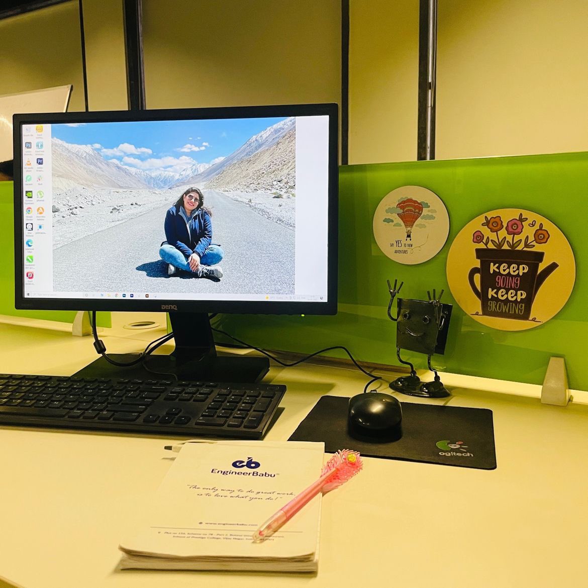 khannasrishti's tweet photo. Keep going, Keep growing! 😇
My always inspiration to work, A little progress each day adds up to big results.
Sharing a look of my office desk with real-time picture :)
#work #inspiration #supersourcing #engineerbabu https://t.co/o8oOLQh6Hs