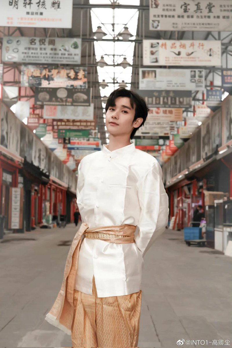 KWongpaisal's tweet photo. ตอนอยู่จีน                   ตอนอยู่ไทย
องค์ชายเกาชิงเฉิน       นายท่านกรชิต https://t.co/eK20i5FGdX