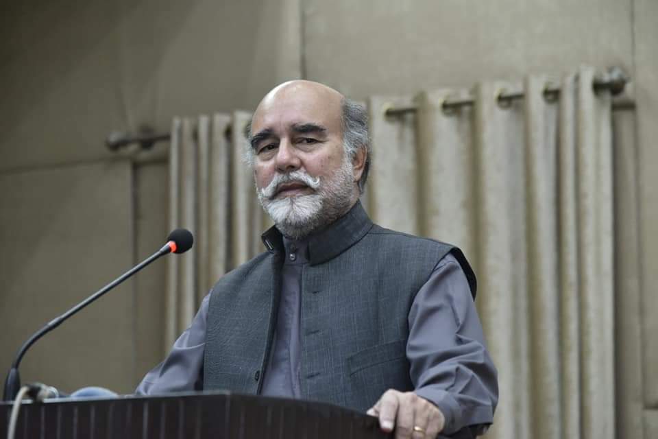 theiubwp's tweet photo. اسلامیہ یونیورسٹی بہاولپور میں نواب سرصادق محمد خان عباسی کی56ویں برسی کےموقع پر منعقدہ سیمینارسےوائس چانسلراسلامیہ یونیورسٹی بہاولپورانجینئرپروفیسرڈاکٹراطہرمحبوب،کمشنربہاولپور راجہ جہانگیرانور،سابق ڈپٹی سپیکرنوابزادہ عثمان داودعباسی اوربہاول خان عباسی ودیگرخطاب کررہےہیں۔ https://t.co/yMhLGt50O2