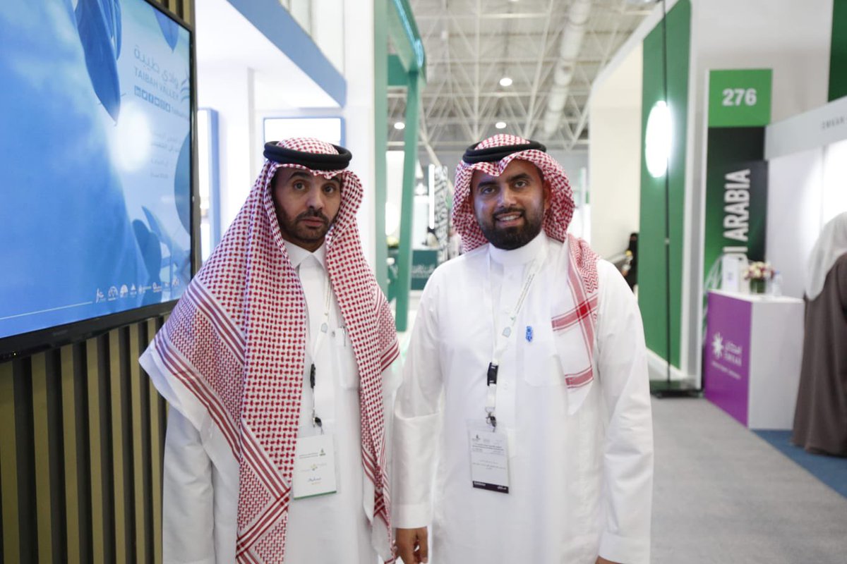 خلال #المؤتمر_والمعرض_الدولي_للتعليم مع معالي مدير جامعة طيبة د. عبدالعزيز السراني وأخي د. يوسف العنزي مدير جامعة طيبة فرع #العلا. رجال أعطوا #العلا الكثير فأستحقوا منا الشكر والتقدير