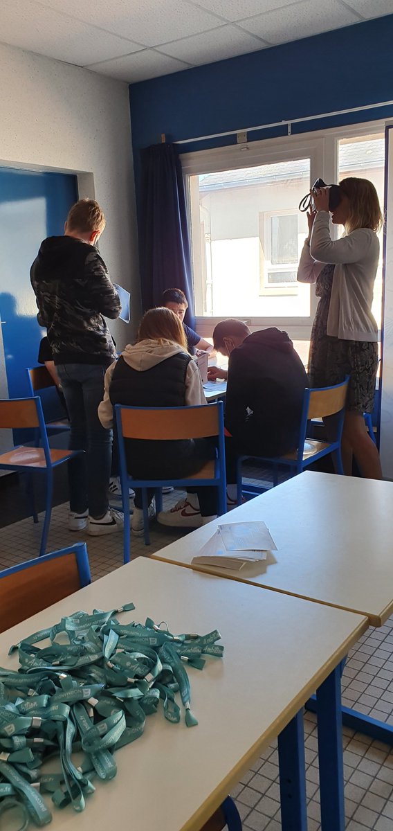 mefducotentin's tweet photo. Ce 19 mai, en partenariat avec @leCotentin et @OrientationNdie  la @mefducotentin a participé au 2ème Forum des métiers inversé avec les élèves de 4ème du collège Tiphaigne de La Roche à Montebourg.

#entreprises  #forum #métiers #collèges #informations #ateliers https://t.co/ae3UfCLCgE