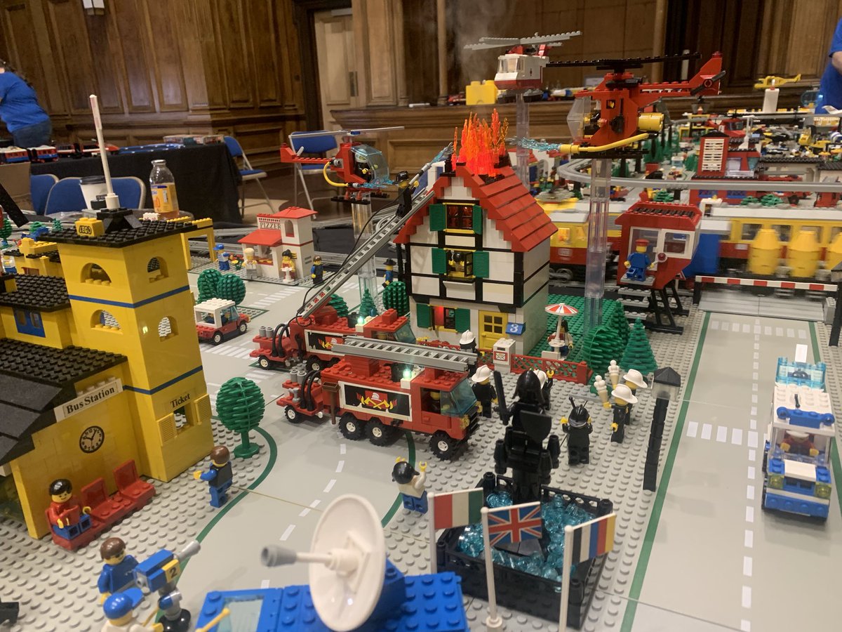 BricksMcGee's tweet photo. Jonathan, Jules and Nicola’s vintage LEGO town and railway at Discovery Bricks. Looks like the fire brigade are busy! #lego #vintagelego #legoevents https://t.co/TtOgAFPJOJ