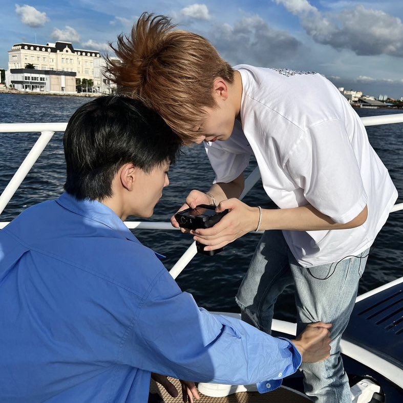 xneojunx's tweet photo. jeno stand up https://t.co/KgHjQd3kMO