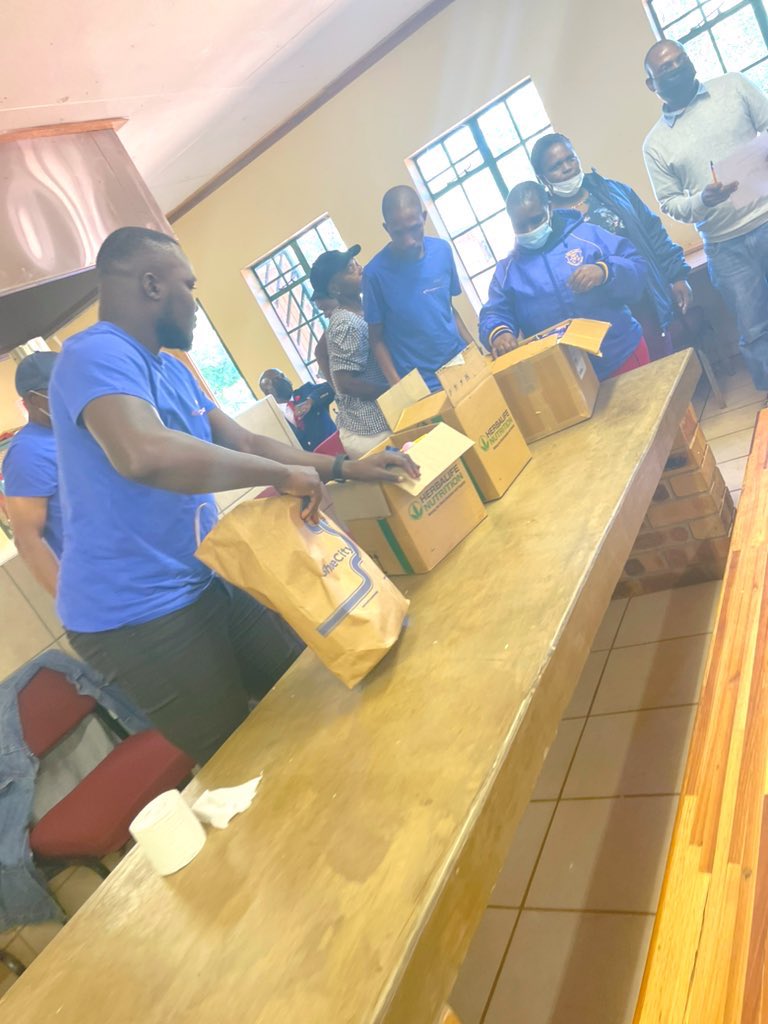 Tea_Bee15's tweet photo. โIt is not about how much you have, but how thoughtful you are to othersโ - Tiyani Mayimele
Thanks to those who contributed to the success of this campaign, May the almighty God bless you abundantly.
#TMSAT
#GiveBackCampaign https://t.co/5PoZP1ZrDO