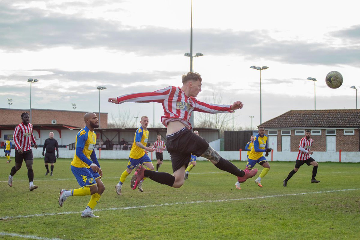 @oxford_brookes @PhotoOxBrookes graduate @camhowardphoto has been capturing @WallingfordTown’s brilliant season which included a great run in the FA Vase and promotion from the @ComCoFL Division One. @BBCOxford @WSC_photos @BerksandBucksFA @NonLeaguePaper @FB_Collective