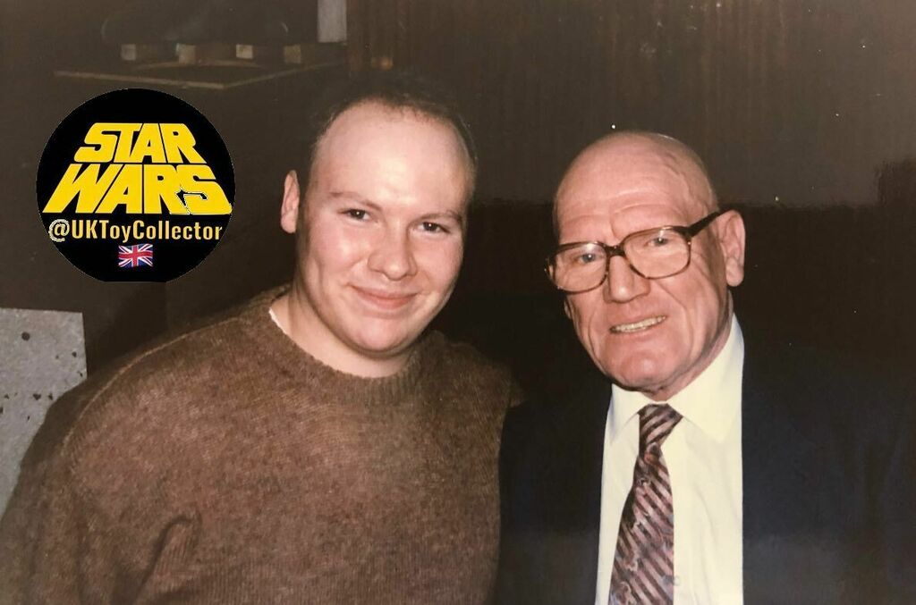 UKToyCollector's tweet photo. Over the last 45 years I have met (and thankfully continue to meet) some fantastic members of #StarWars Cast & Crew and have made some excellent additions to my #StarWarsAutographCollection
I’m going to share a few photos of me from years ago with some … https://t.co/ACgoVOQiDP https://t.co/d3n1Pl0Vvj