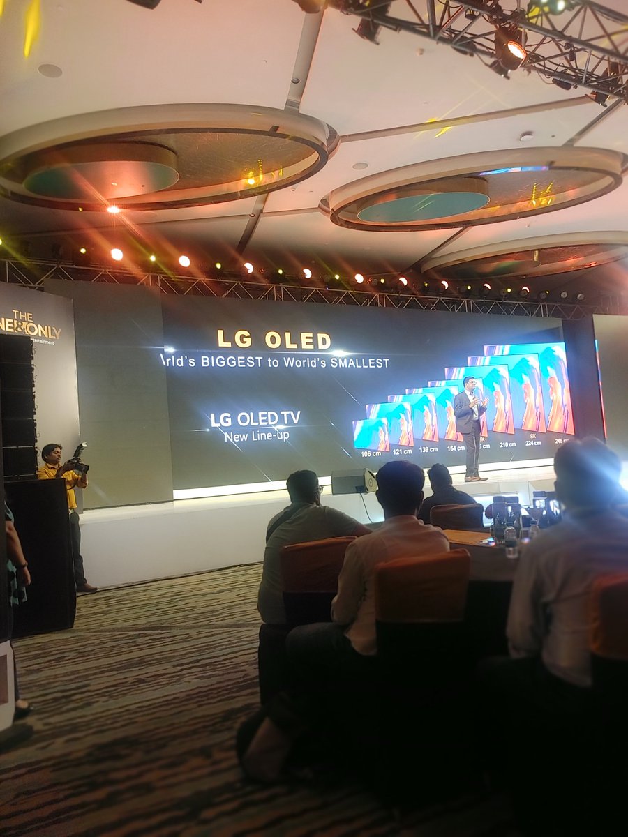 If u want smaller size but want to experience OLED TV now u can experince it in 42 inches size
#LGOLED